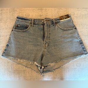 Abercrombie 90’s high rise relaxed cutoff short (curve love) NWT